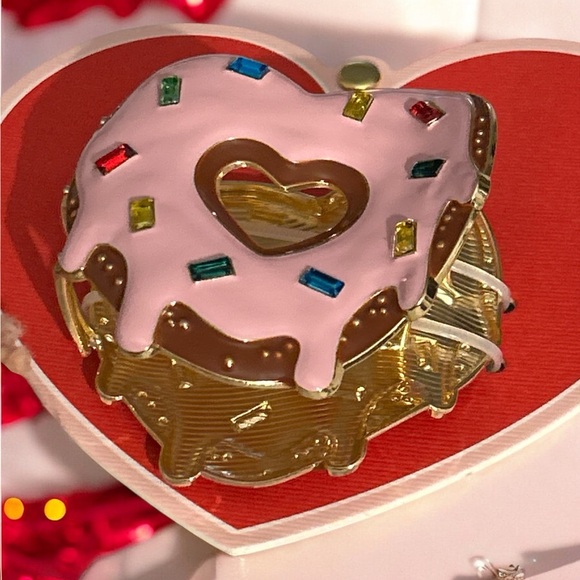 Piper K Valentine's Day Rhinestone Sprinkle Heart Donut Shape Donut Hair Claw - Picture 3 of 8